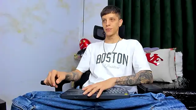 Snapshot of Adam_hard_ chatting on February 14, 2025, 8:48 pm Adam hard  online show from February 14, 2025, 8:48 pm