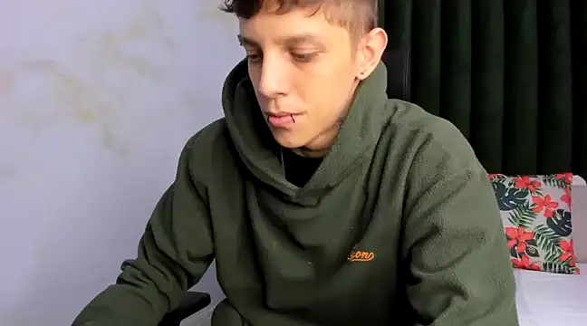 Snapshot of Adam_hard_ chatting on March 4, 2025, 8:27 pm Adam hard  online show from March 4, 2025, 8:27 pm