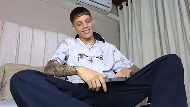 Snapshot of Adam_hard_ chatting on September 11, 2025, 8:20 pm Adam hard  online show from September 11, 2025, 8:20 pm