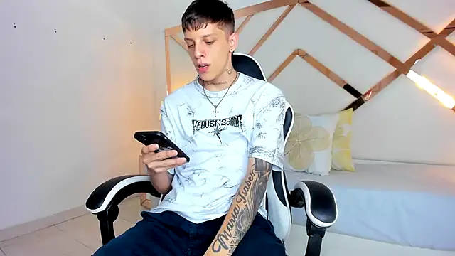 Snapshot of Adam_hard_ chatting on September 16, 2025, 7:15 pm Adam hard  online show from September 16, 2025, 7:15 pm