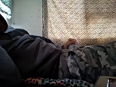 Cantufamily1979 online show from November 30, 2025, 2:32 pm