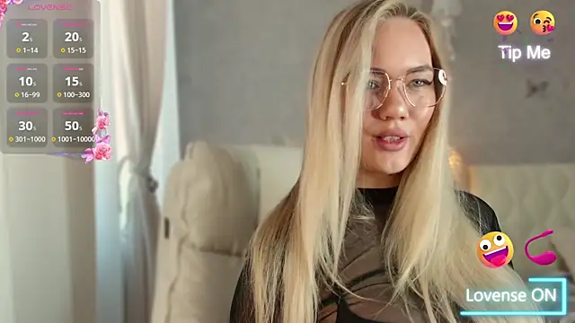 Snapshot of LianaCruz__ chatting on January 25, 2025, 5:40 am LianaCruz online show from January 25, 2025, 5:40 am