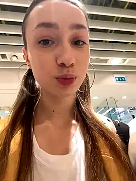 Snapshot of Lia__Love chatting on December 3, 2024, 1:21 pm Lia Love online show from December 3, 2024, 1:21 pm