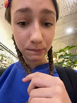 Snapshot of Lia__Love chatting on December 8, 2024, 1:14 pm Lia Love online show from December 8, 2024, 1:14 pm