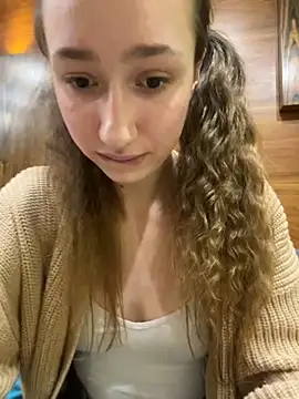 Snapshot of Lia__Love chatting on December 9, 2024, 4:15 pm Lia Love online show from December 9, 2024, 4:15 pm