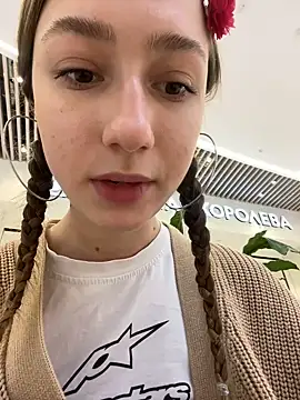 Snapshot of Lia__Love chatting on December 12, 2024, 1:06 pm Lia Love online show from December 12, 2024, 1:06 pm