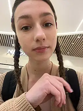 Snapshot of Lia__Love chatting on December 19, 2024, 1:07 pm Lia Love online show from December 19, 2024, 1:07 pm