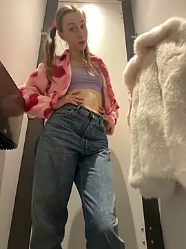 Snapshot of Lia__Love chatting on January 9, 2025, 4:17 pm Lia Love online show from January 9, 2025, 4:17 pm