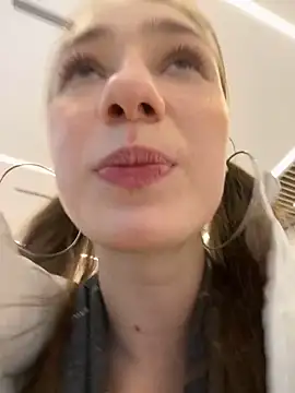 Snapshot of Lia__Love chatting on February 12, 2025, 4:11 pm Lia Love online show from February 12, 2025, 4:11 pm