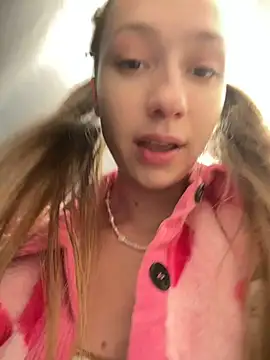 Snapshot of Lia__Love chatting on March 10, 2025, 1:10 pm Lia Love online show from March 10, 2025, 1:10 pm