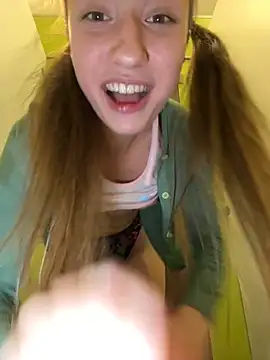 Snapshot of Lia__Love chatting on March 21, 2025, 12:06 pm Lia Love online show from March 21, 2025, 12:06 pm