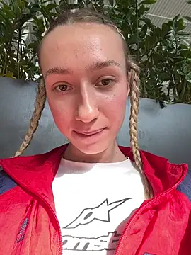 Snapshot of Lia__Love chatting on September 9, 2025, 12:15 pm Lia Love online show from September 9, 2025, 12:15 pm