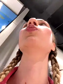 Snapshot of Lia__Love chatting on September 10, 2025, 12:27 pm Lia Love online show from September 10, 2025, 12:27 pm