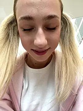 Snapshot of Lia__Love chatting on September 12, 2025, 12:16 pm Lia Love online show from September 12, 2025, 12:16 pm