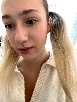 Snapshot of Lia__Love chatting on September 13, 2025, 11:10 am Lia Love online show from September 13, 2025, 11:10 am