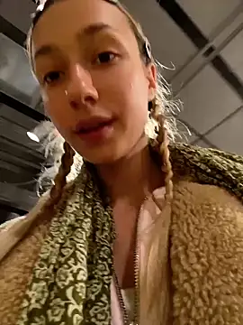 Snapshot of Lia__Love chatting on October 5, 2025, 12:14 pm Lia Love online show from October 5, 2025, 12:14 pm