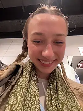 Snapshot of Lia__Love chatting on October 6, 2025, 12:13 pm Lia Love online show from October 6, 2025, 12:13 pm