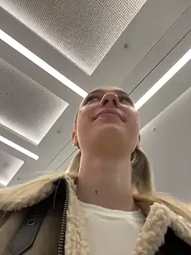 Snapshot of Lia__Love chatting on October 8, 2025, 12:25 pm Lia Love online show from October 8, 2025, 12:25 pm