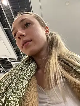 Snapshot of Lia__Love chatting on October 10, 2025, 12:15 pm Lia Love online show from October 10, 2025, 12:15 pm