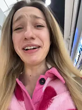 Snapshot of Lia__Love chatting on October 24, 2025, 12:12 pm Lia Love online show from October 24, 2025, 12:12 pm