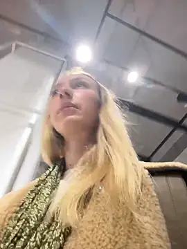 Snapshot of Lia__Love chatting on October 27, 2025, 12:20 pm Lia Love online show from October 27, 2025, 12:20 pm