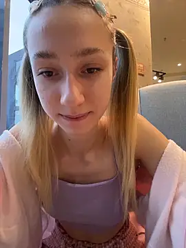 Snapshot of Lia__Love chatting on November 5, 2025, 12:27 pm Lia Love online show from November 5, 2025, 12:27 pm