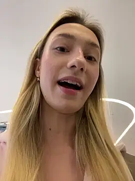 Snapshot of Lia__Love chatting on November 13, 2025, 12:15 pm Lia Love online show from November 13, 2025, 12:15 pm