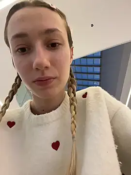 Snapshot of Lia__Love chatting on December 16, 2025, 1:05 pm Lia Love online show from December 16, 2025, 1:05 pm