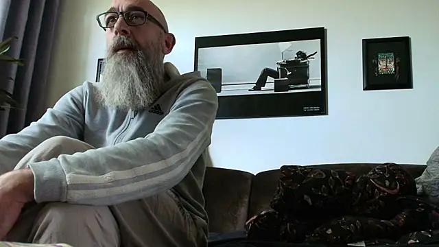 Kingsscepter online show from April 18, 2026, 10:08 am