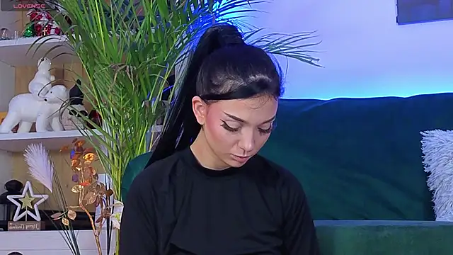 AveryWillow online show from December 5, 2025, 4:03 pm