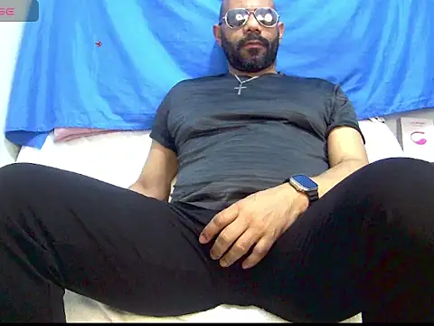 Snapshot of bruce_bigg chatting on April 5, 2026, 2:20 am bruce bigg online show from April 5, 2026, 2:20 am
