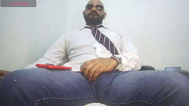 Snapshot of bruce_bigg chatting on May 3, 2026, 11:44 pm bruce bigg online show from May 3, 2026, 11:44 pm