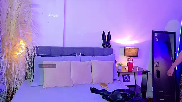 Rouse Hilton online show from October 22, 2025, 9:47 pm