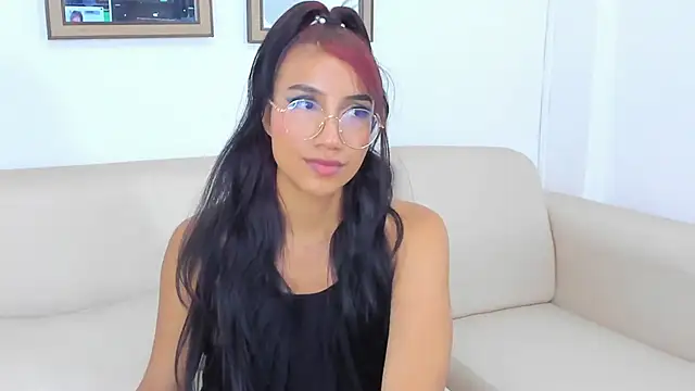 naomiii   online show from January 28, 2025, 1:08 am