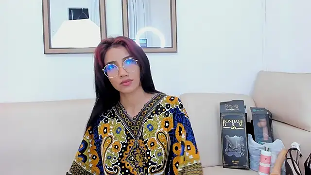 naomiii   online show from March 1, 2025, 1:22 am