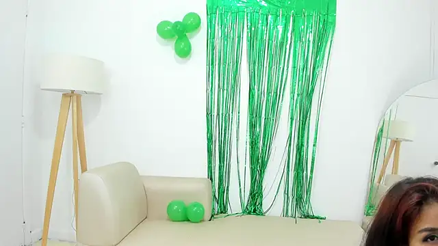 naomiii   online show from March 18, 2025, 1:10 am