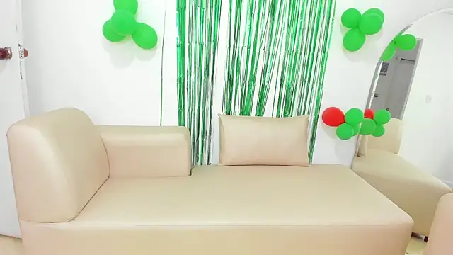 naomiii   online show from March 19, 2025, 1:32 am