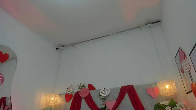 naomiii   online show from February 16, 2026, 11:39 am