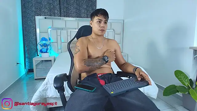 Snapshot of SantiagoReyesFtt chatting on April 7, 2026, 12:33 am SantiagoReyesFtt online show from April 7, 2026, 12:33 am