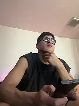 LCarreraa online show from February 22, 2026, 12:45 am