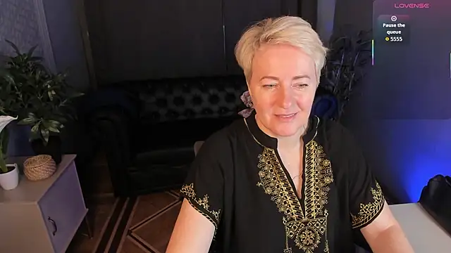 Nika Smit online show from March 1, 2026, 5:31 am