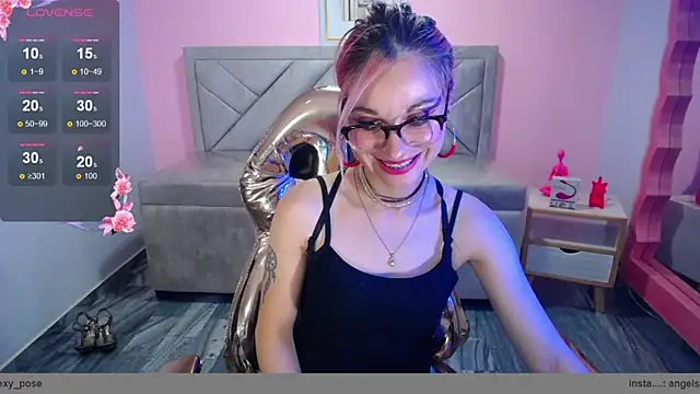 abril ch  online show from November 13, 2025, 10:58 am