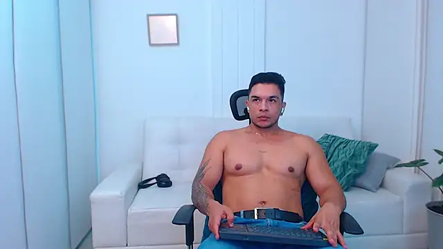 estebandelouis online show from March 5, 2025, 11:16 pm