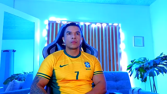 estebandelouis online show from May 27, 2026, 9:06 am