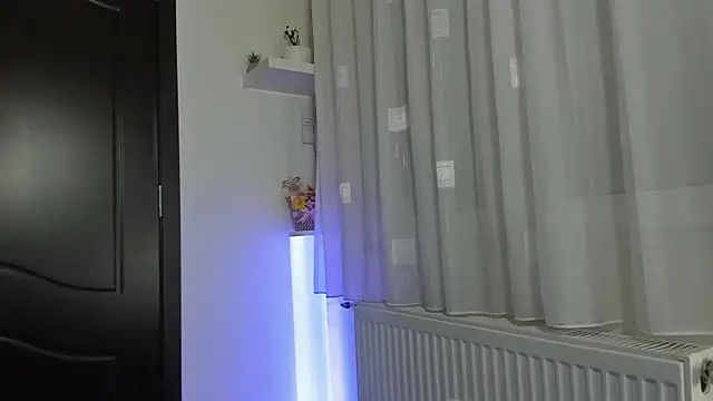 Anahi1993 online show from February 2, 2025, 5:21 am