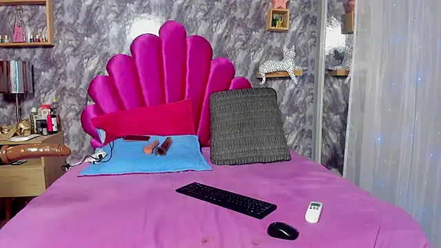 EMMAPARISS online show from February 14, 2025, 6:40 pm