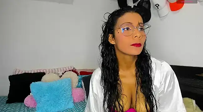 Nenita Hot  online show from March 6, 2025, 5:54 pm