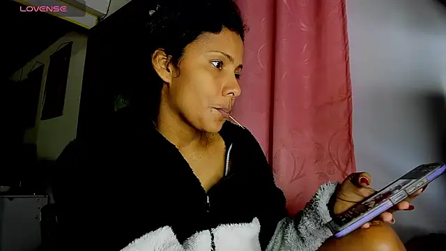 Nenita Hot  online show from September 17, 2025, 7:37 pm