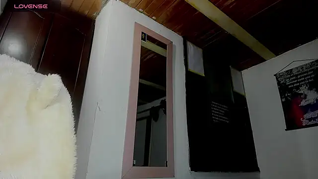 Nenita Hot  online show from October 3, 2025, 8:17 pm