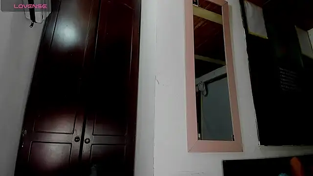 Nenita Hot  online show from October 7, 2025, 10:07 pm